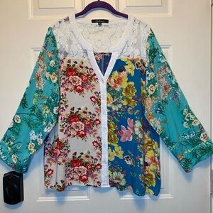 Calessa XL Floral/Lace Print Blouse Roll Tab Sleeves V-Neck Full button